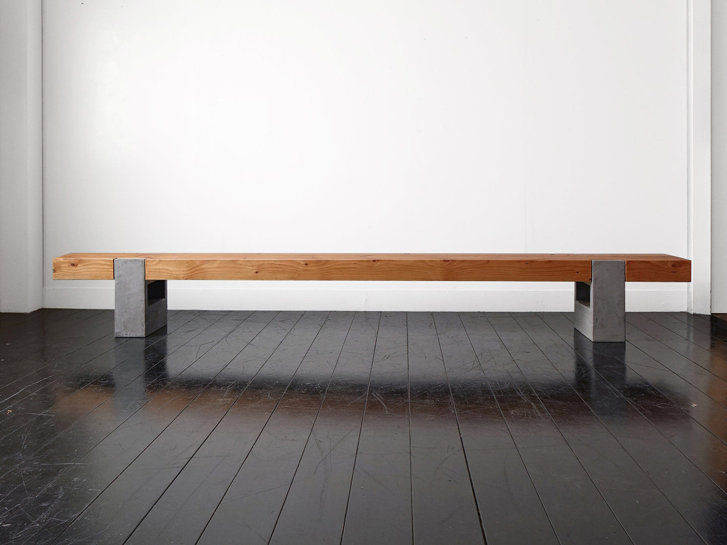 Model.82 Bench TV board