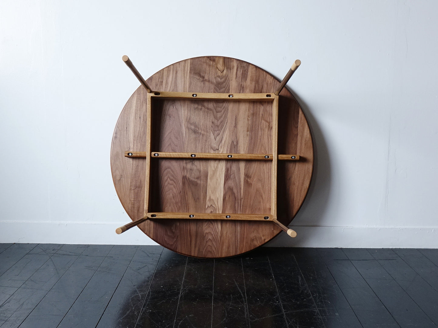 Model.74 Round Table Walnut