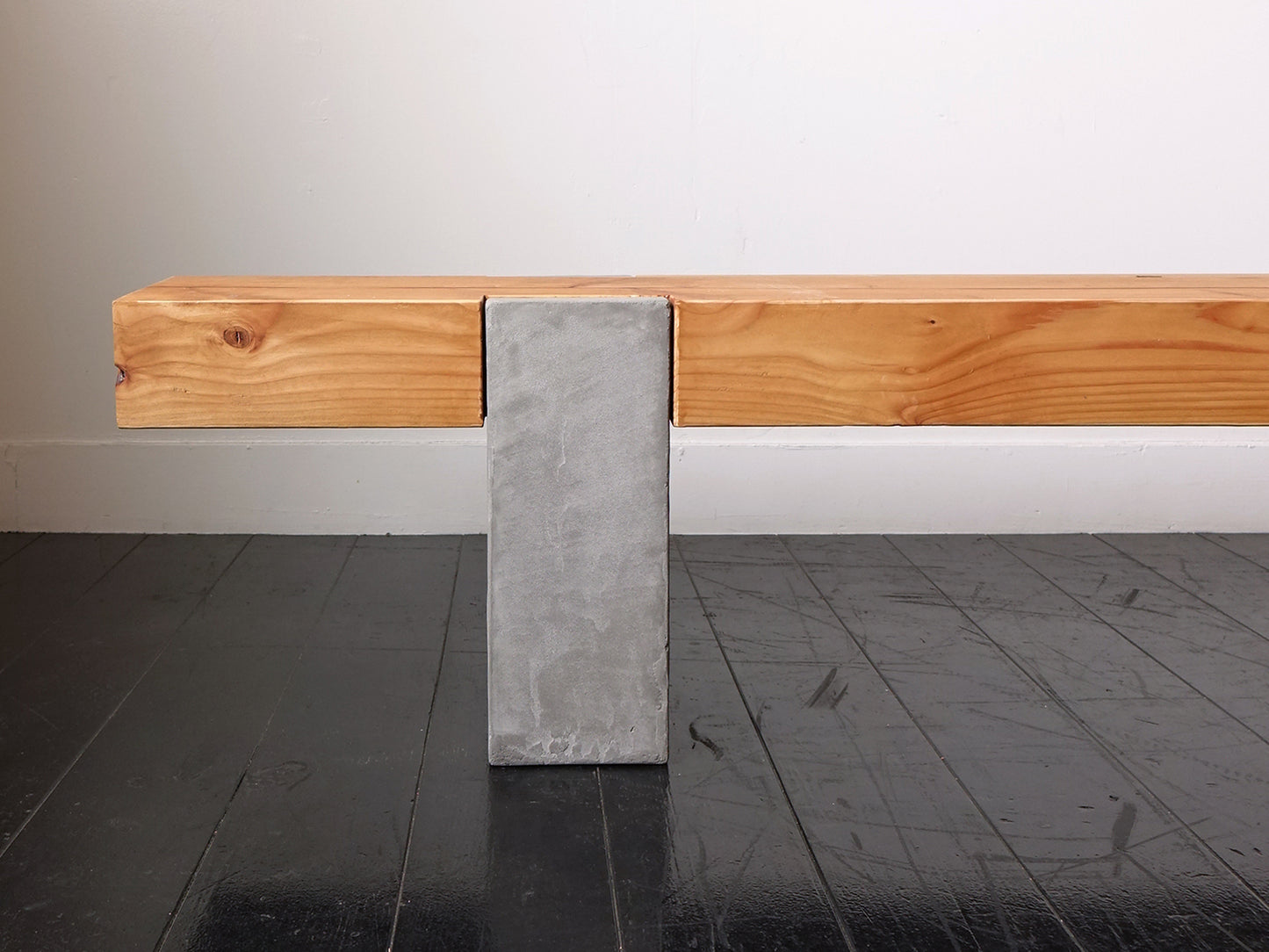 Model.82 Bench TV board