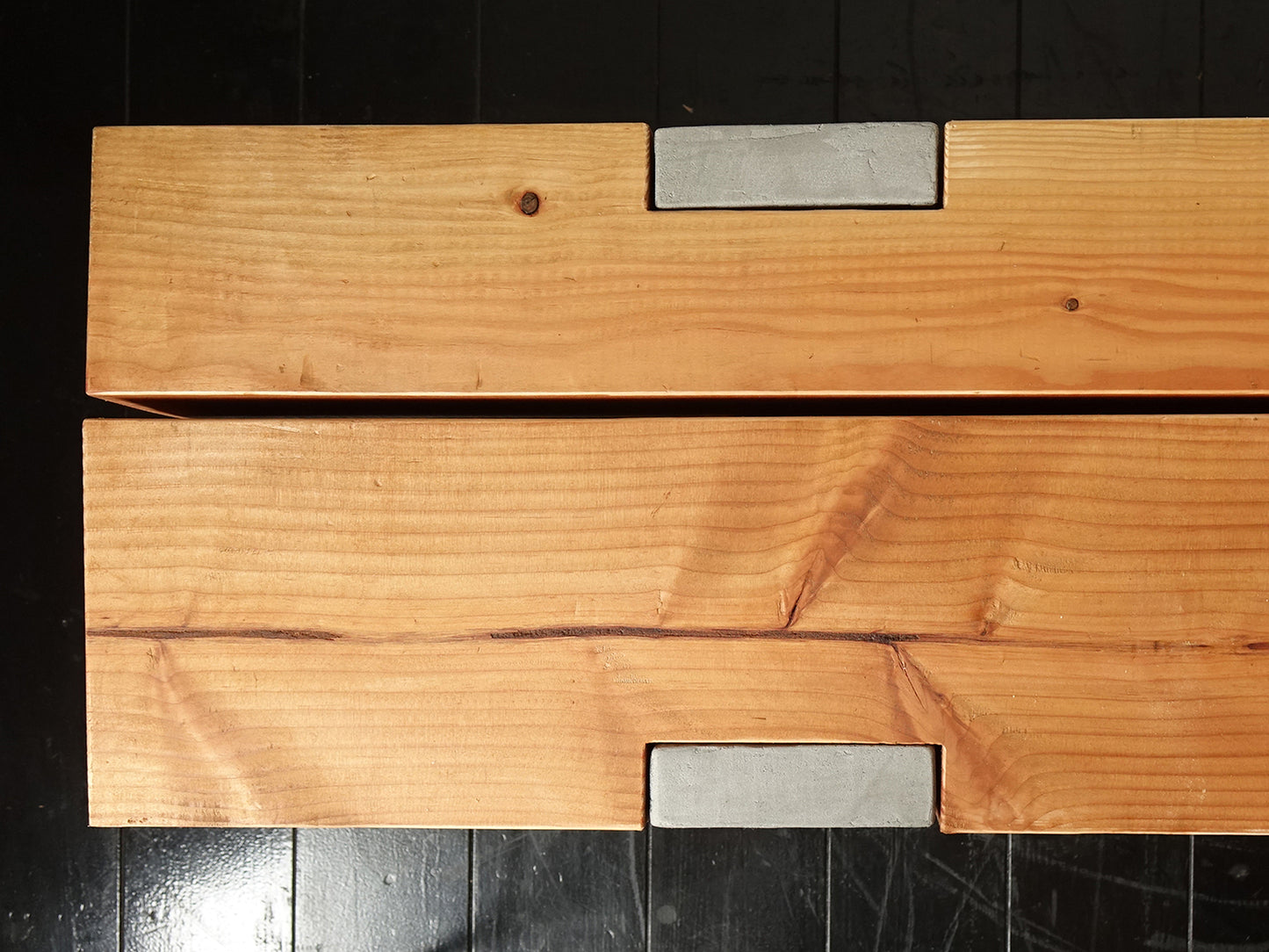 Model.82 Bench TV board
