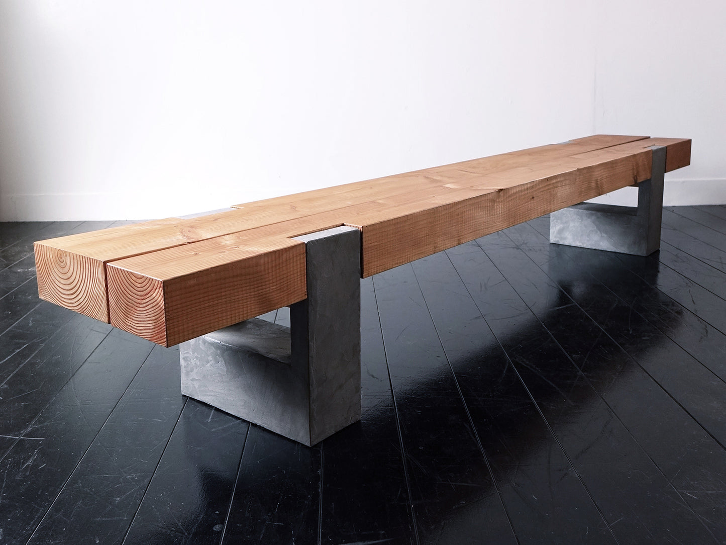 Model.82 Bench TV board