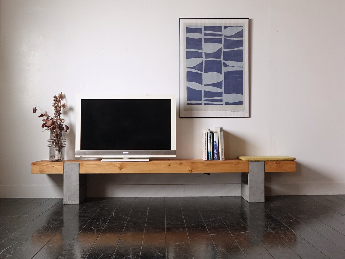 Model.82 Bench TV board