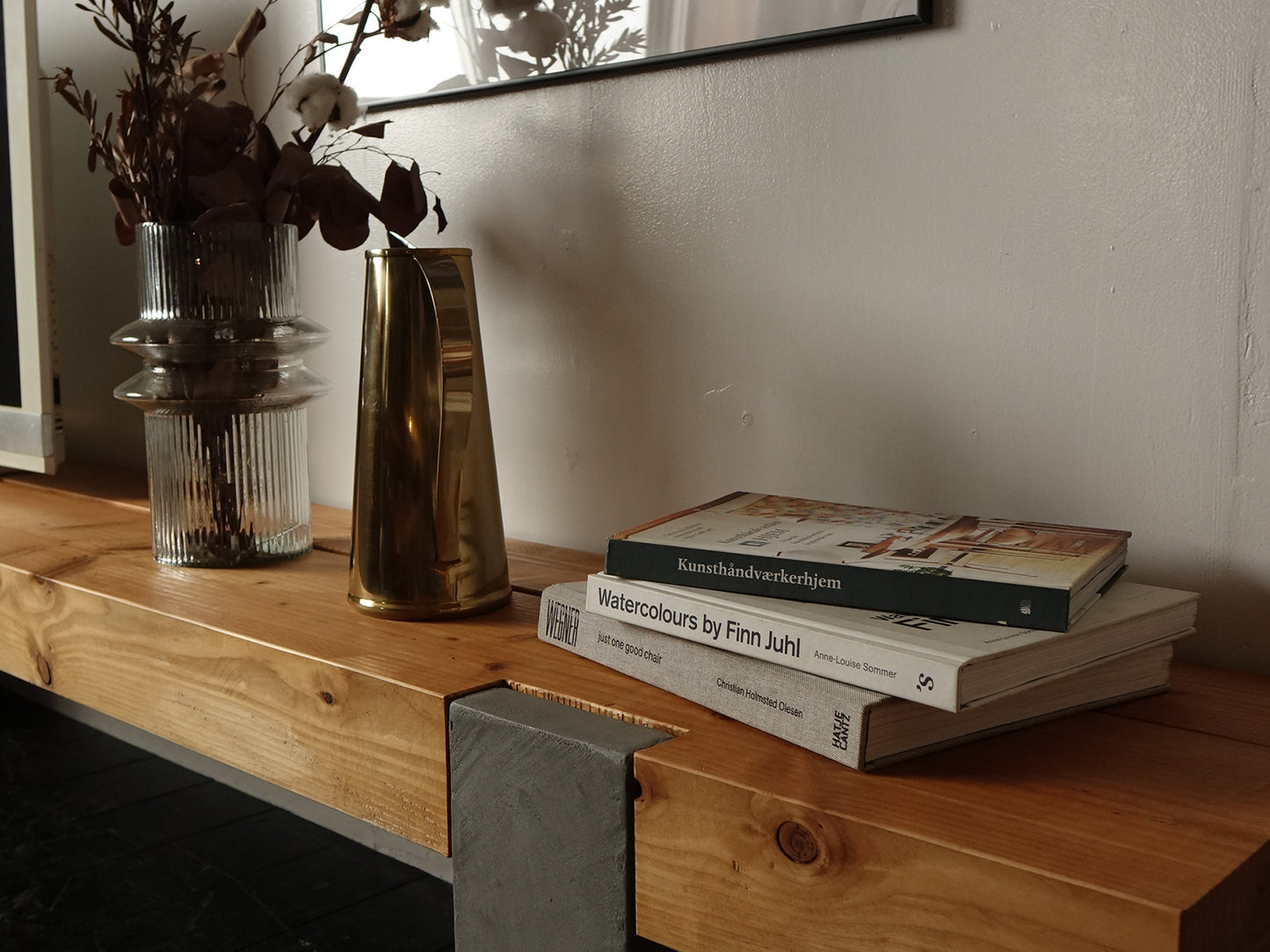 Model.82 Bench TV board