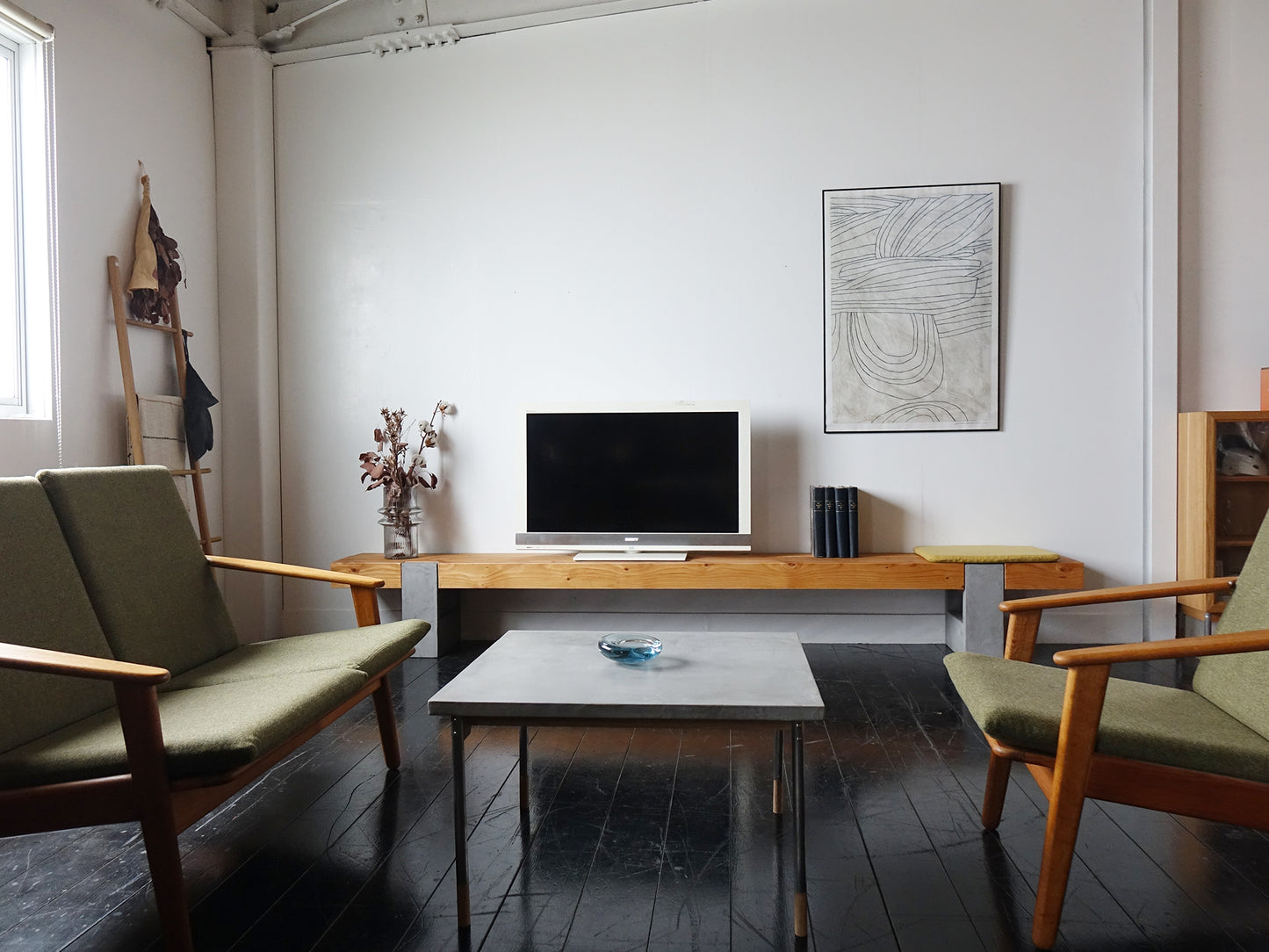 Model.82 Bench TV board