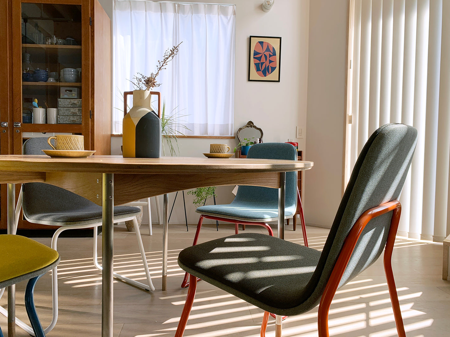 Model.73 Round Table