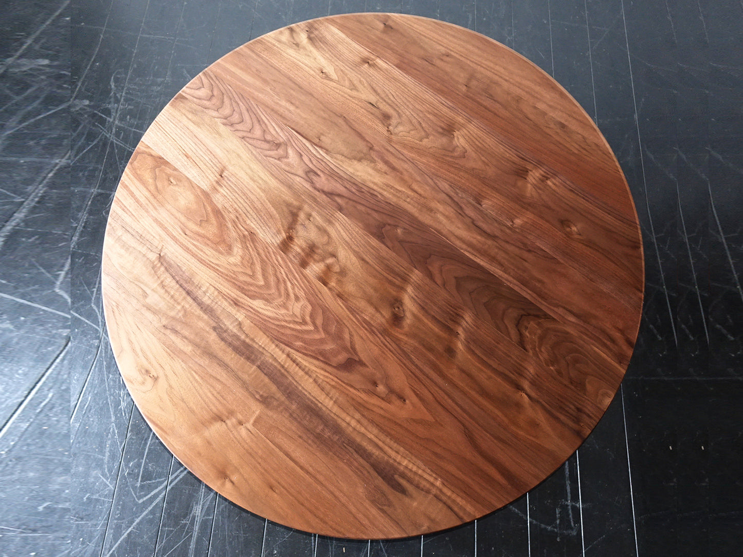 Model.74 Round Table Walnut