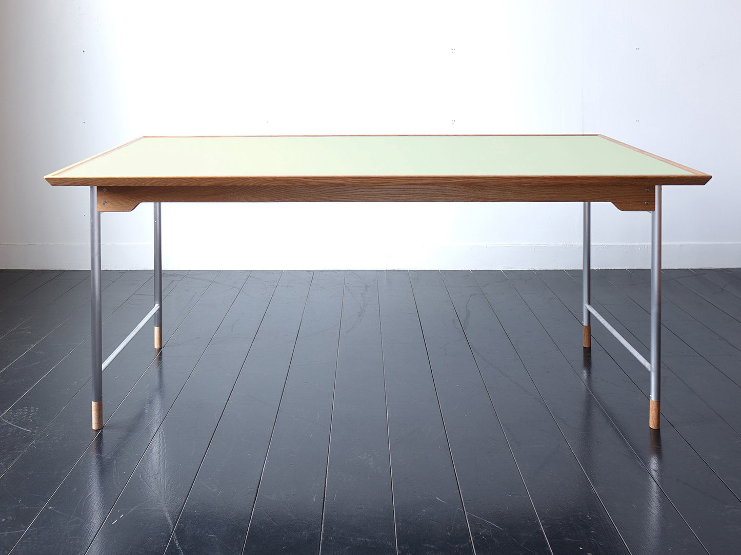 Model.24 Dining Table