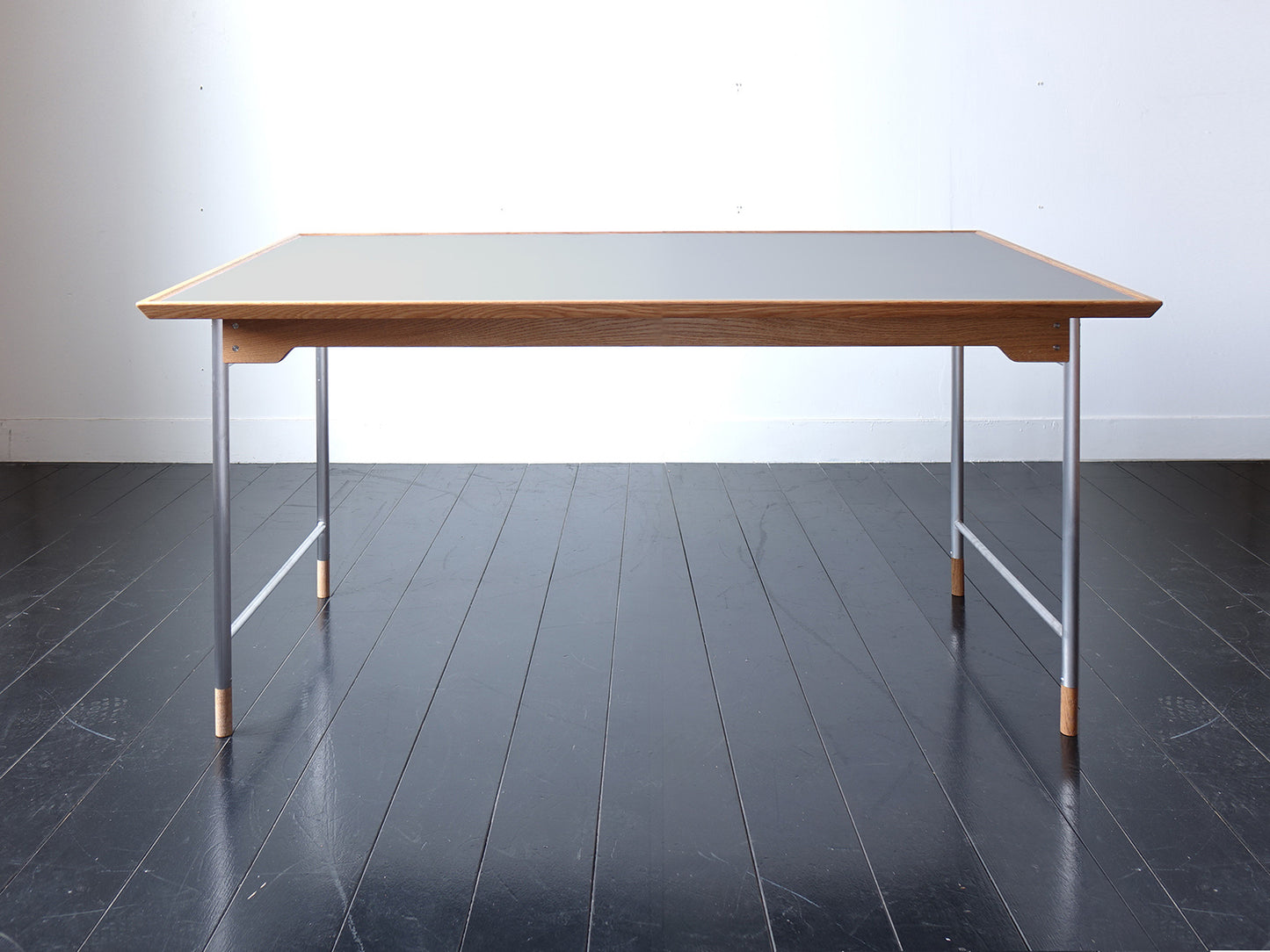 Model.24 Dining Table