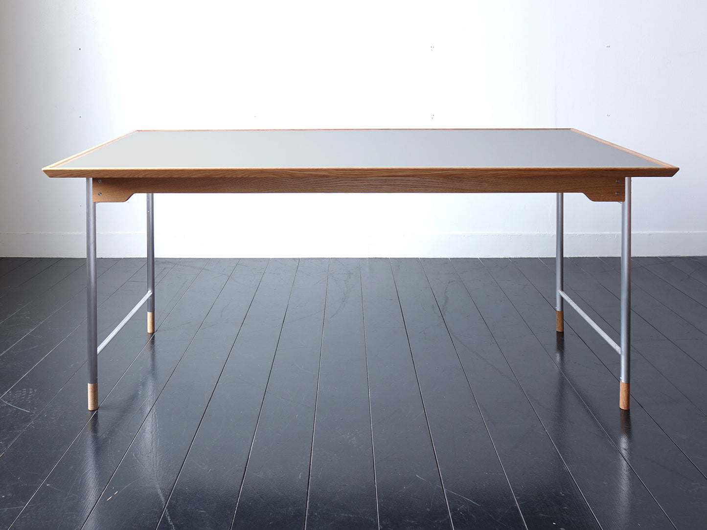 Model.24 Dining Table