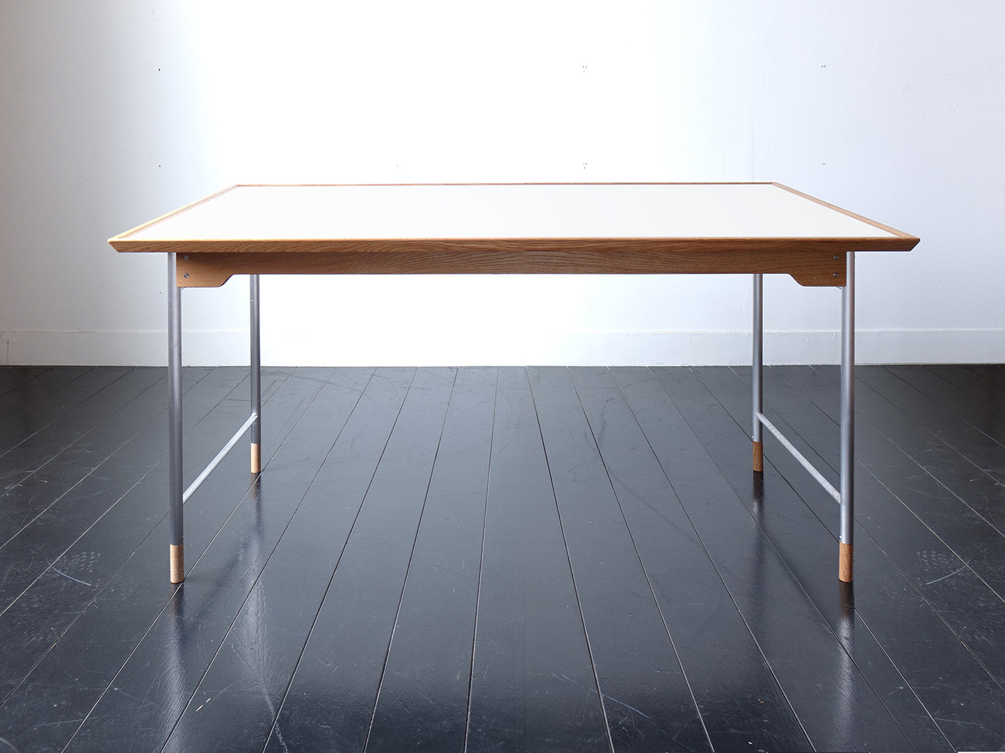 Model.24 Dining Table