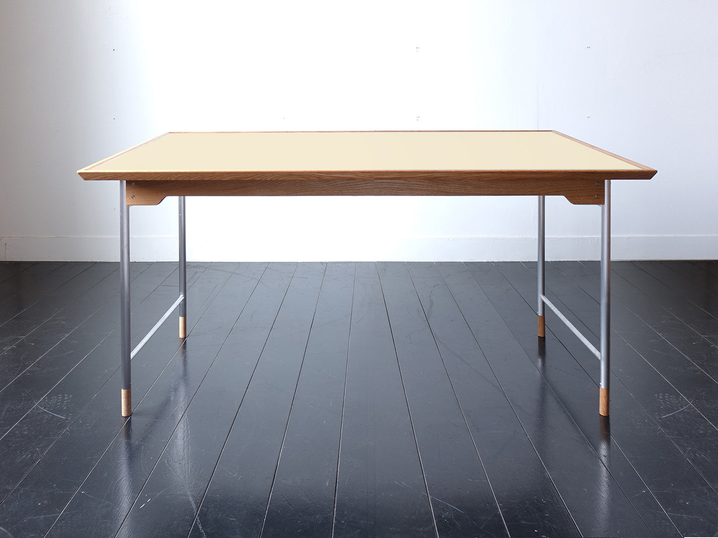 Model.24 Dining Table