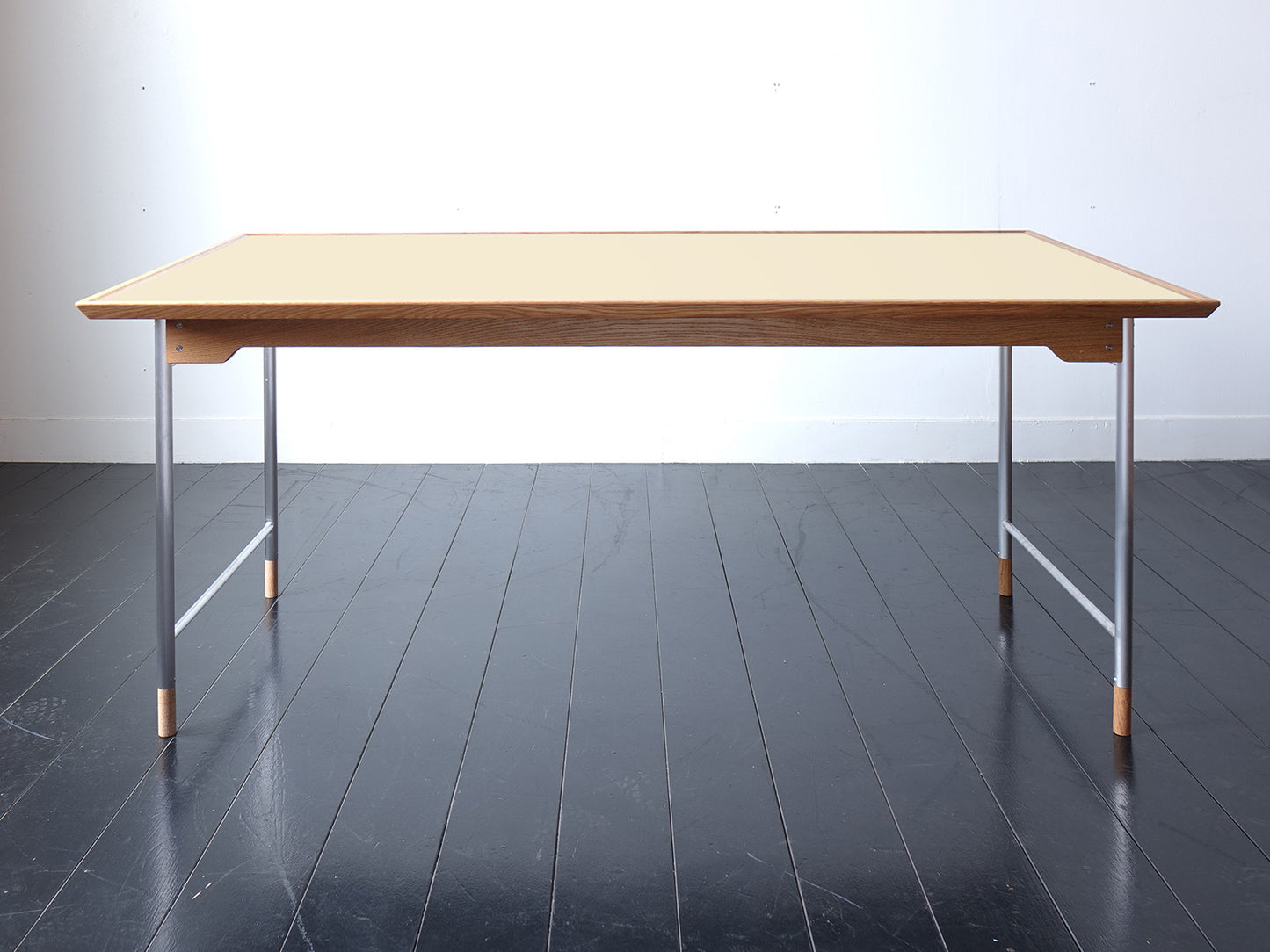 Model.24 Dining Table