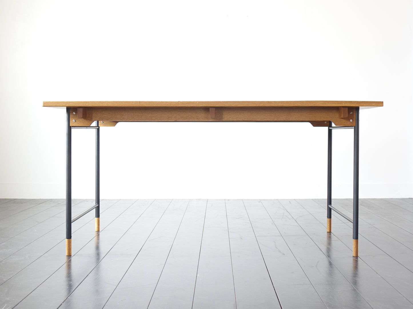 Model.40 Dining Table