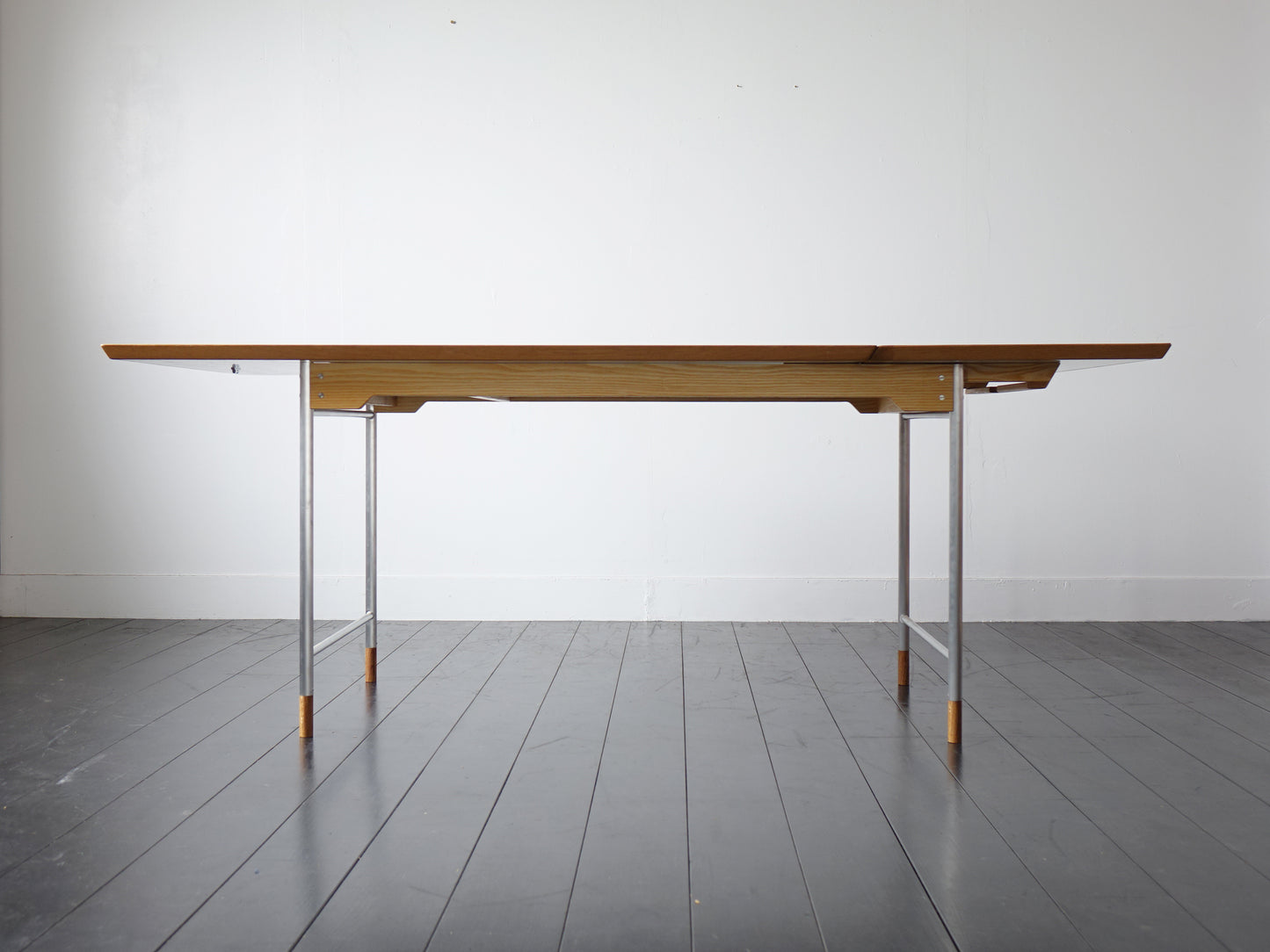 Model.25 Dining Table