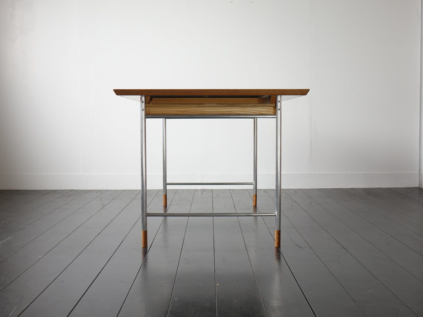 Model.25 Dining Table