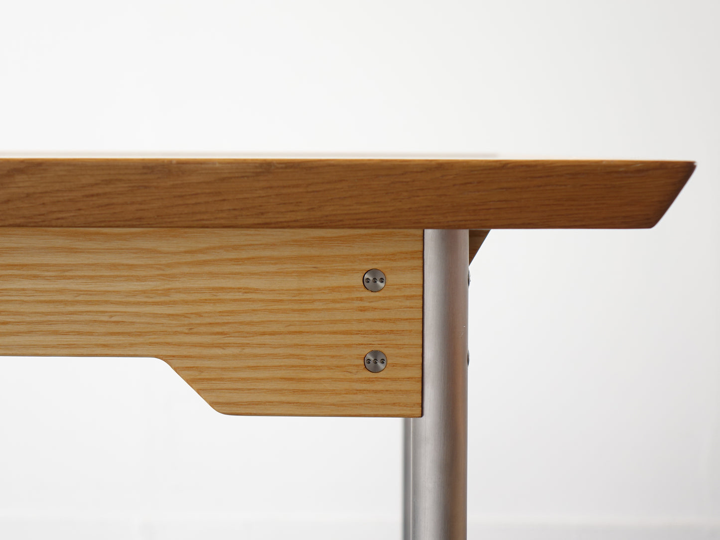 Model.25 Dining Table