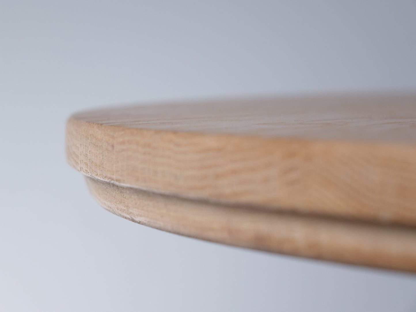 Model.73 Round Table