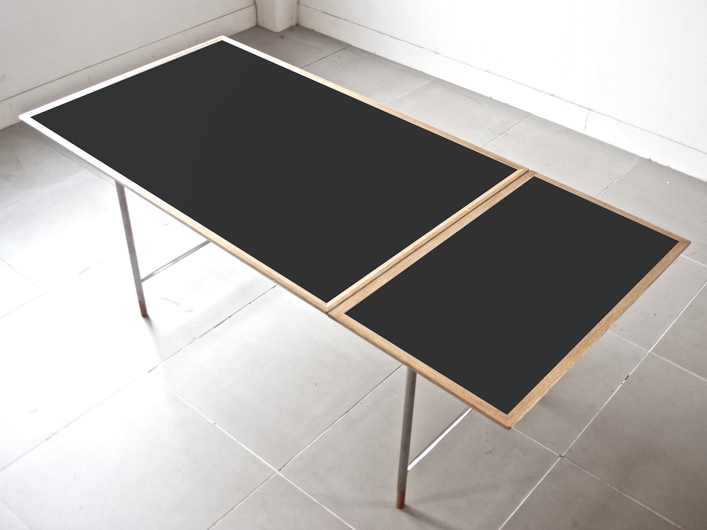 Model.25 Dining Table