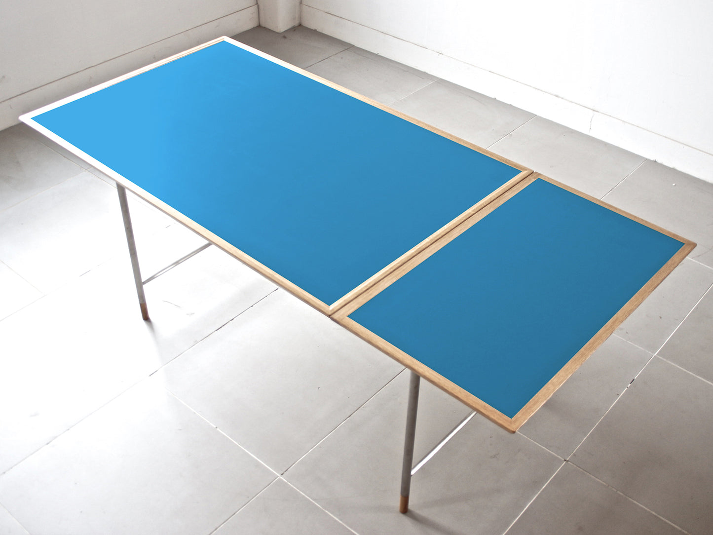 Model.25 Dining Table
