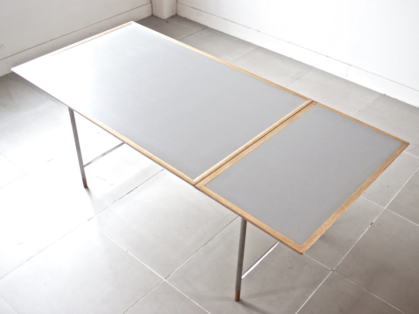 Model.25 Dining Table