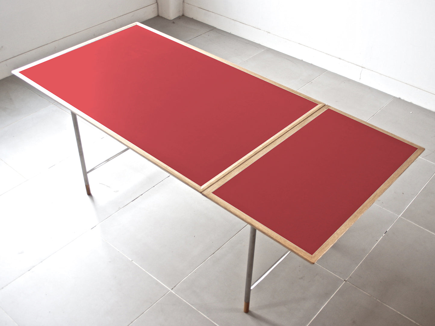 Model.25 Dining Table
