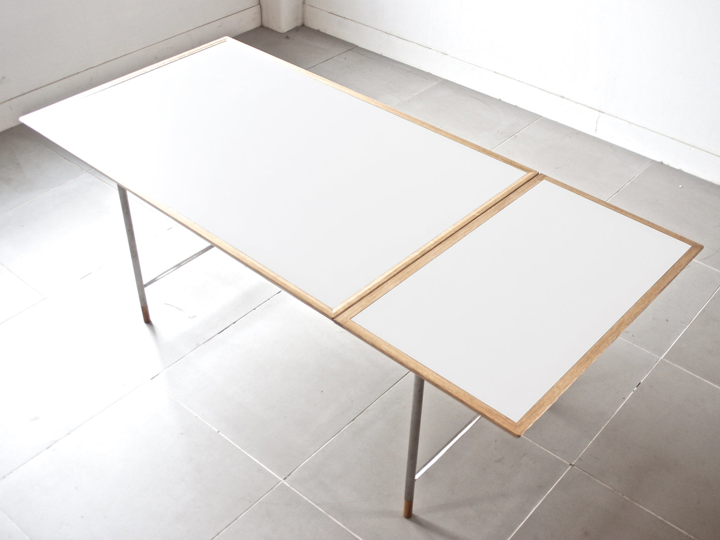 Model.25 Dining Table
