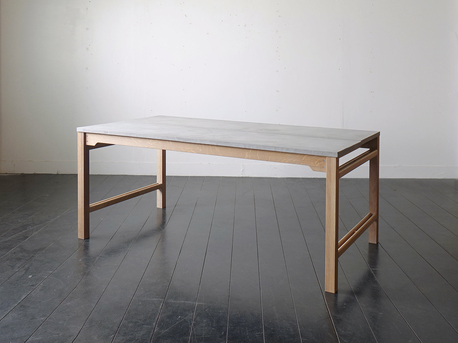 Model.42Dining Table / Veronica Furniture