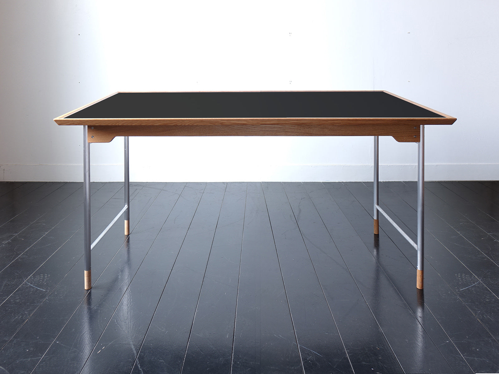 Model.24 Dining Table / Veronica Furniture