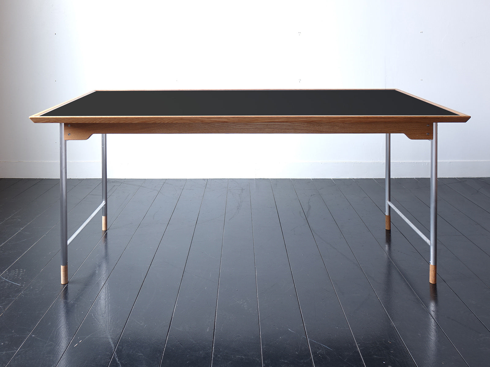Model.24 Dining Table / Veronica Furniture