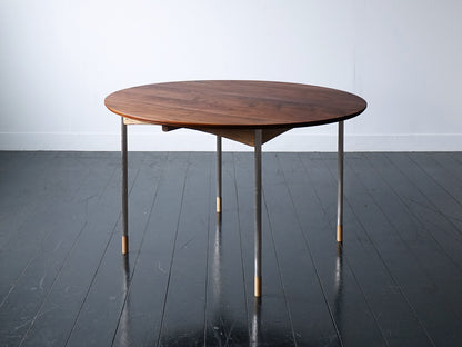 Model.74 Round Table Walnut