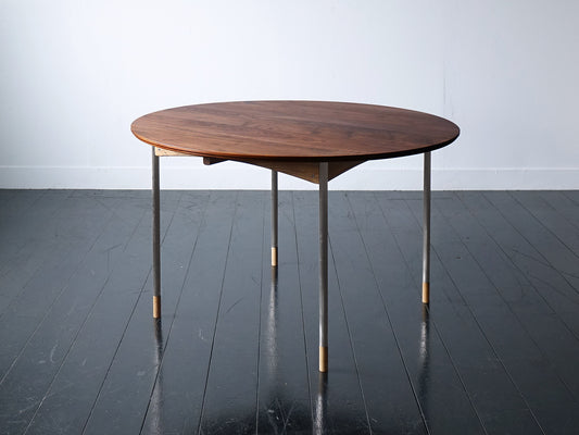 Model.74 Round Table Walnut