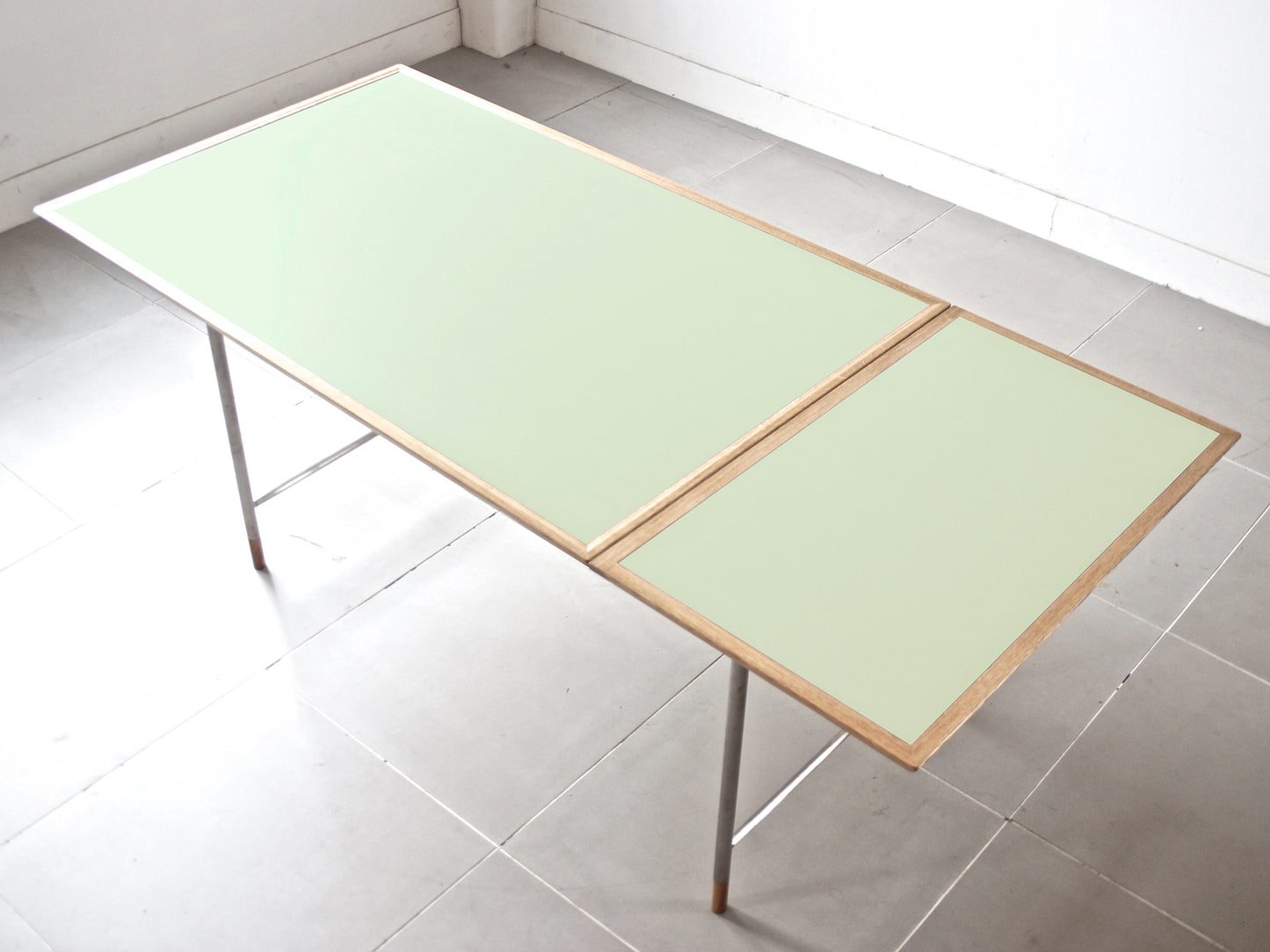 Model.25 Dining Table