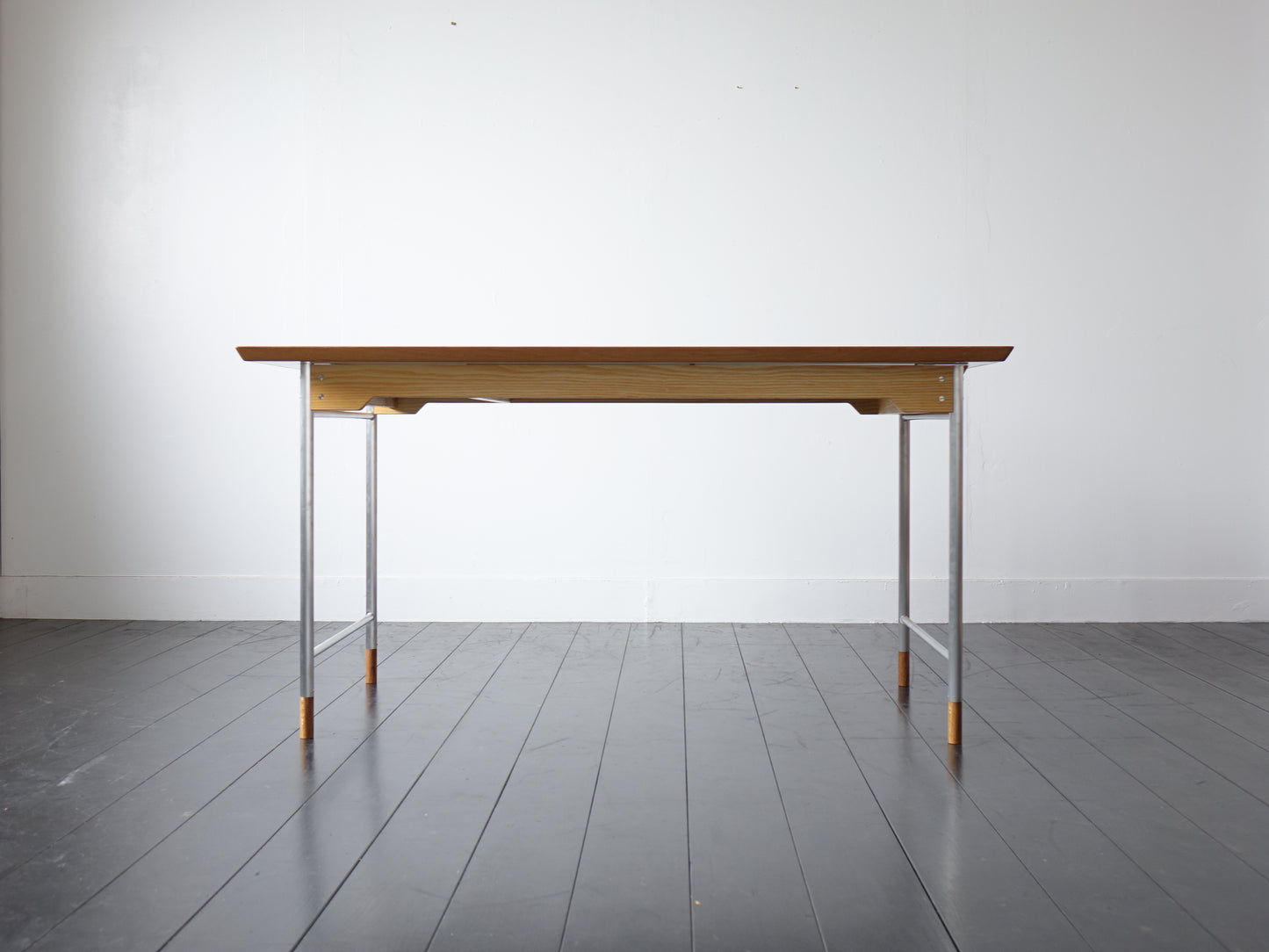 Model.25 Dining Table