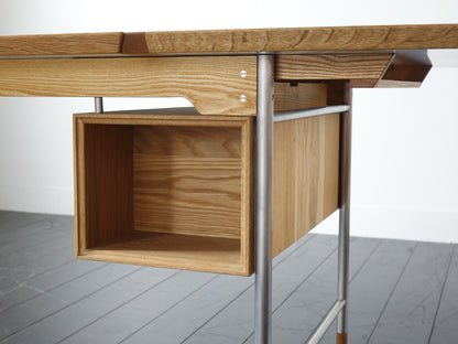 Model.26 Desk