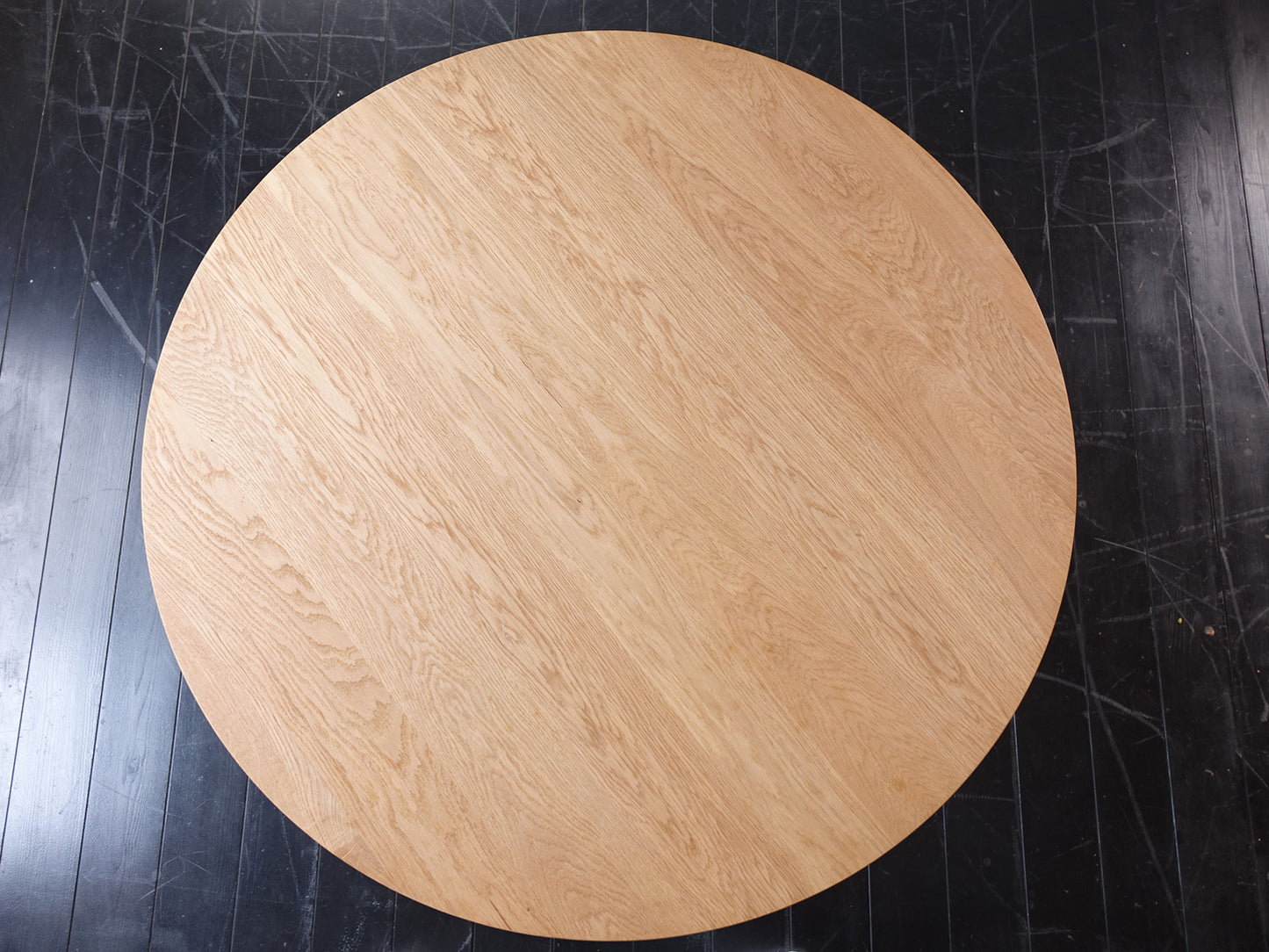 Model.73 Round Table