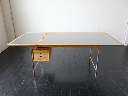 Model.26 Desk